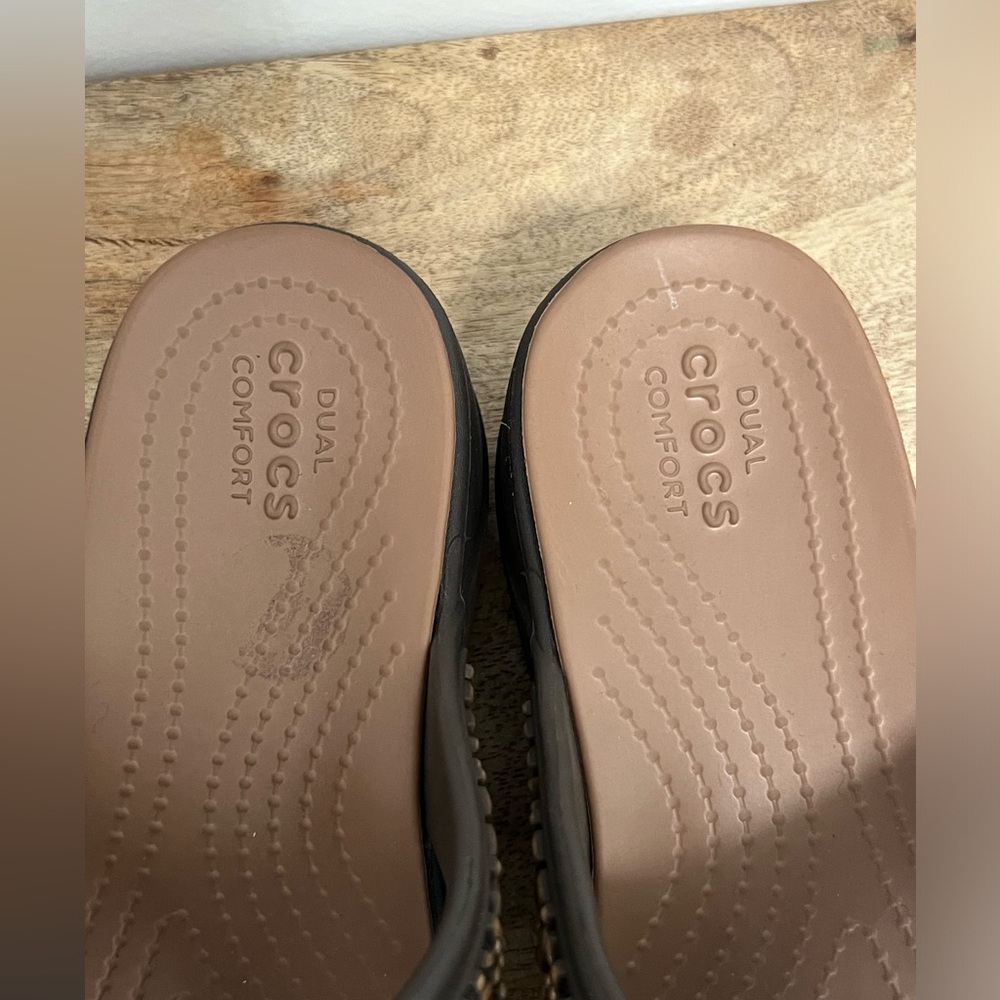 CROCS Women Brown Sandals - Picture 4 of 7